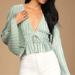 Lulus, size small, bell sleeve top, new and never worn